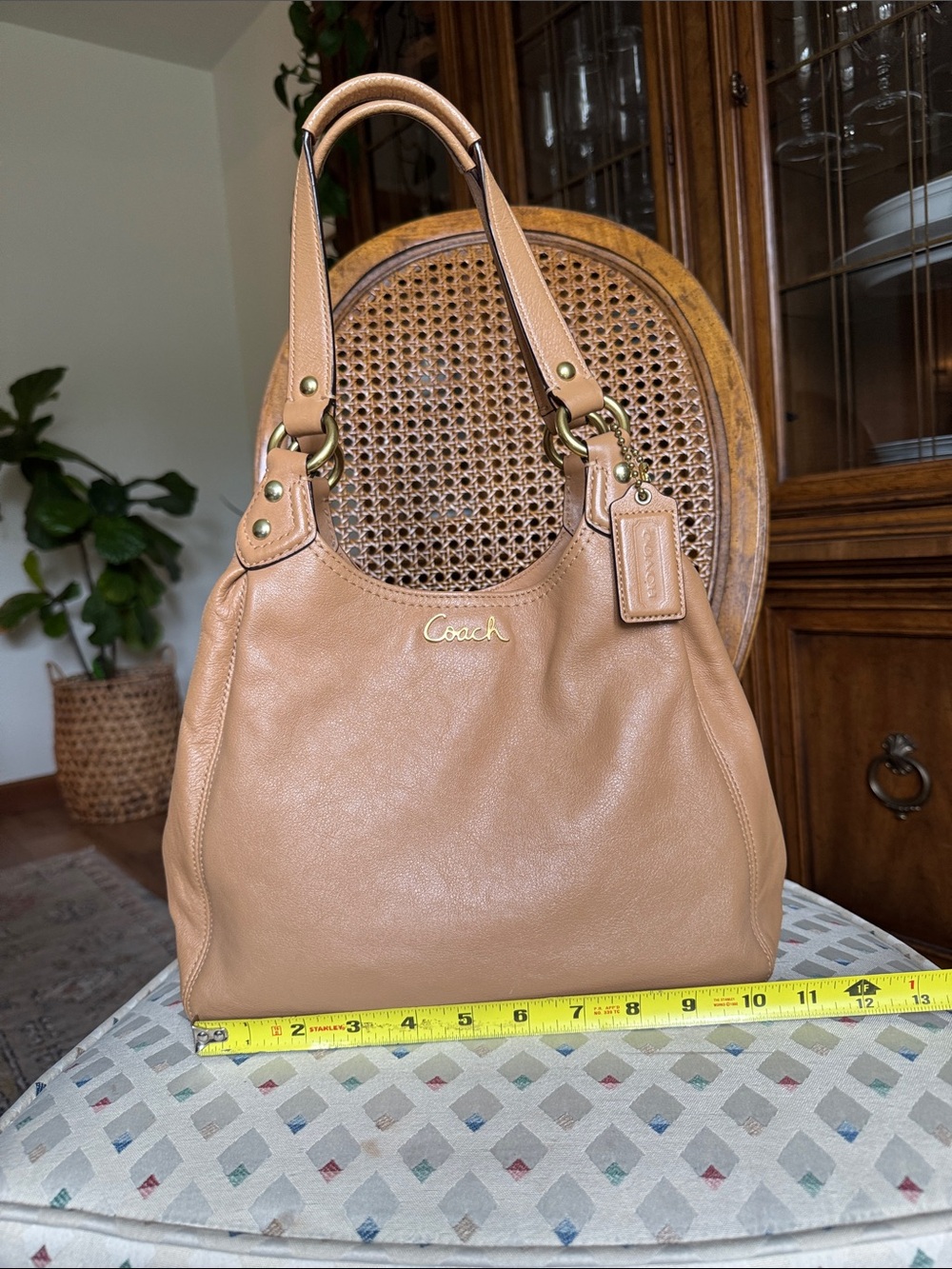 Coach Light Camel Leather Shoulder Hobo Bag with Gold Hardware - Picture 4 of 15
